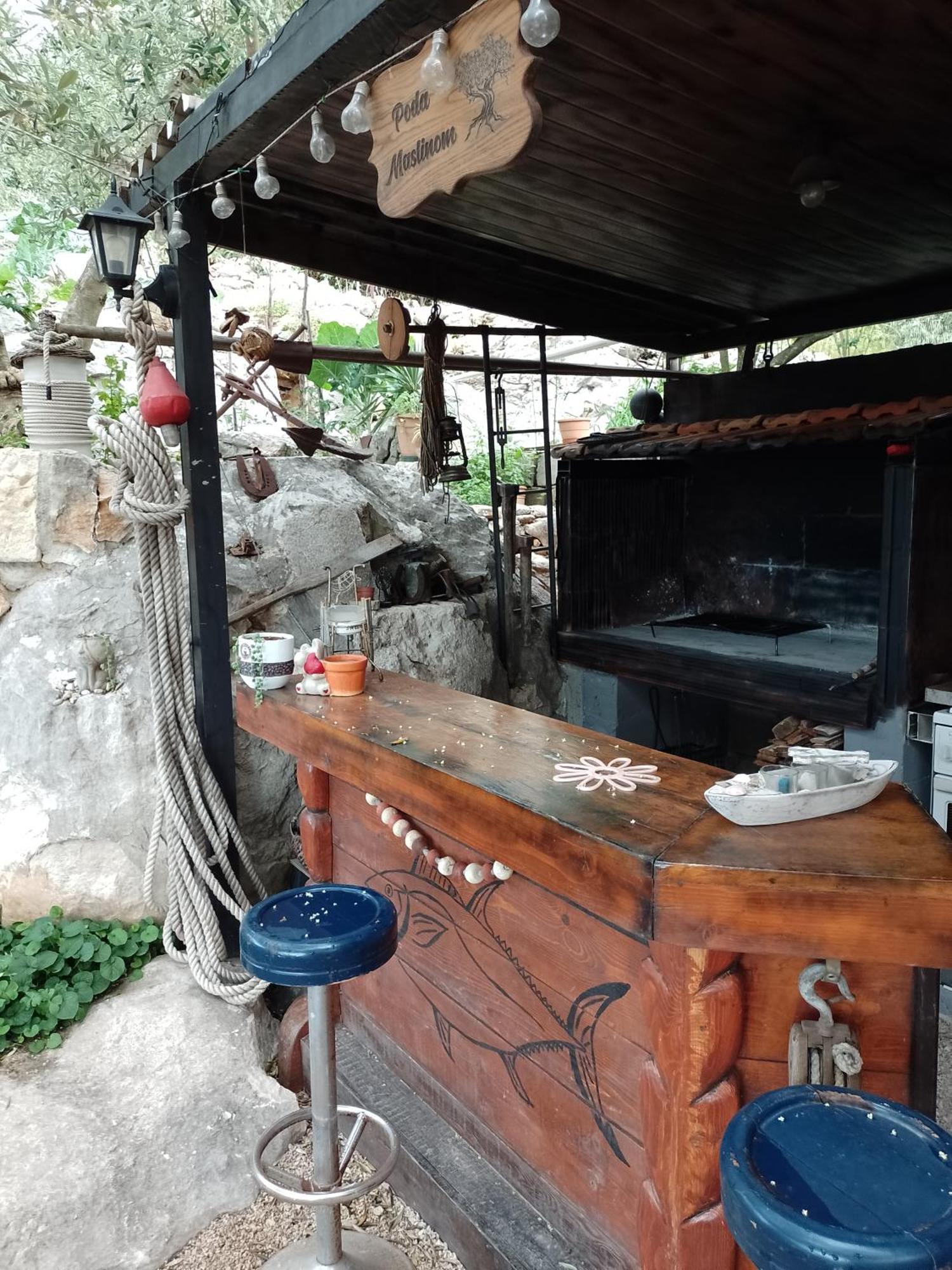 Roberto Apartment Bacina Luaran gambar
